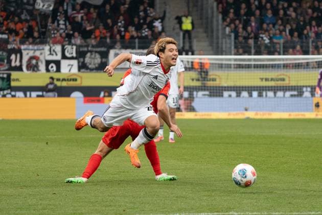 Ritsu Doan (Eintracht Frankfurt, 20) wird von Tim Siersleben (FC Heidenheim, 04) gefoult, GER, 1. FC Heidenheim 1846 vs. Eintracht Frankfurt, Fussball, 1. Bundesliga, 9. Spieltag, Spielzeit 2025 2026, 01.11.2025, DFL REGULATIONS PROHIBIT ANY USE OF PHOTOGRAPHS AS IMAGE SEQUENCES AND OR QUASI-VIDEO, GER, 1. FC Heidenheim 1846 vs. Eintracht Frankfurt, Fussball, 1. Bundesliga, 9. Spieltag, Spielzeit 2025 2026, 01.11.2025, Heidenheim Copyright: xEibner-Pressefoto EdwardxCheungx EP_ECG