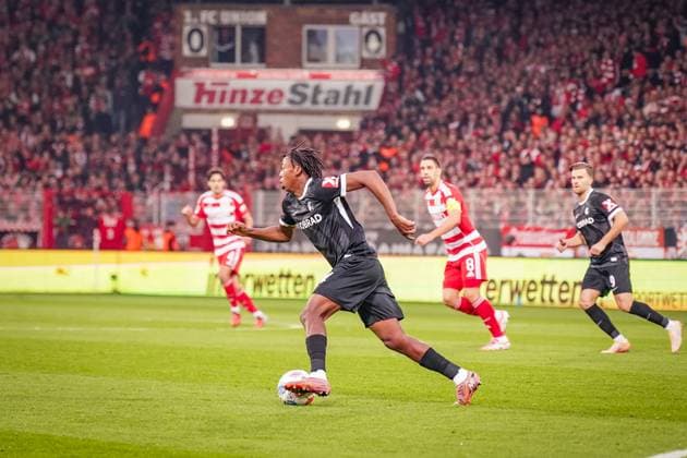 Deutschland: Fussball Bundesliga 2025 26, 9. Spieltag - 1. FC Union Berlin vs SC Freiburg - An der Alten Försterei (Berlin): Johan Manzambi (SC Freiburg, 44) Berlin Deutschland Copyright: xJOERANxSTEINSIEKx