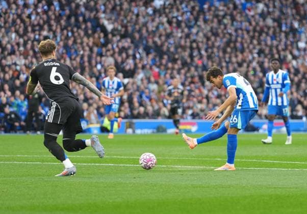 Yasin Ayari of Brighton & Hove Albion has a shot at goal. Brighton and Hove Albion v Leeds United, Premier League, Football, American Express Community Stadium, Brighton, UK - 01 Nov 2025Brighton American Express Community Stadi United Kingdom EDITORIAL USE ONLY No use with unauthorised audio, video, data, fixture lists, club league logos or live services. Online in-match use limited to 120 images, no video emulation. No use in betting, games or single club league player publications. Copyright: xSeanxRyan Shutterstockx 15639793s