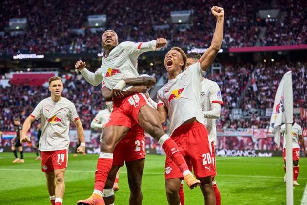 01.11.2025, Fußball, Männer, Bundesliga, 2025 2026, RB Leipzig - VfB Stuttgart Mannschaft, RB Leipzig, Jubel nach 1:0 Leipzig Red Bull Arena Sachsen Deutschland