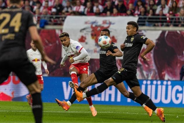 GER, Bundesliga, RB Leipzig - VfB Stuttgart 01.11.2025, Red Bull Arena, Leipzig, GER, Bundesliga, RB Leipzig - VfB Stuttgart Antonio Nusa (RB Leipzig 7) Â