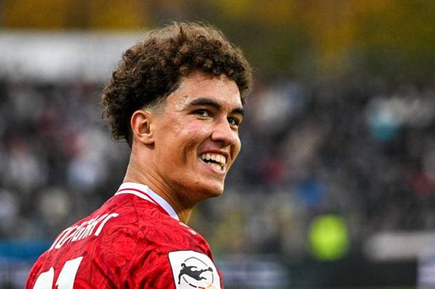 GER, 3. Liga, SSV Ulm 1846 vs VfB Stuttgart II 01.11.2025, Donaustadion, Ulm, GER, 3. Liga, SSV Ulm 1846 vs VfB Stuttgart II, im Bild Noah Darvich (Stuttgart, 31) freut sich nach Spielende