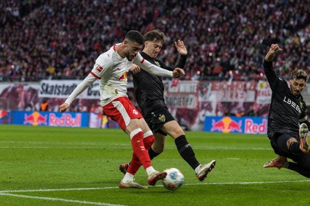 GER, Bundesliga, RB Leipzig - VfB Stuttgart 01.11.2025, Red Bull Arena, Leipzig, GER, Bundesliga, RB Leipzig - VfB Stuttgart Romulo (RB Leipzig 40) Â