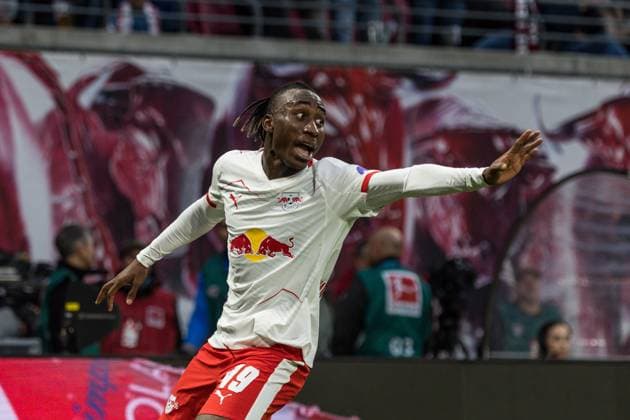 GER, Bundesliga, RB Leipzig - VfB Stuttgart 01.11.2025, Red Bull Arena, Leipzig, GER, Bundesliga, RB Leipzig - VfB Stuttgart Yan Diomande (RB Leipzig 49) freut sich über das 1:0 Â