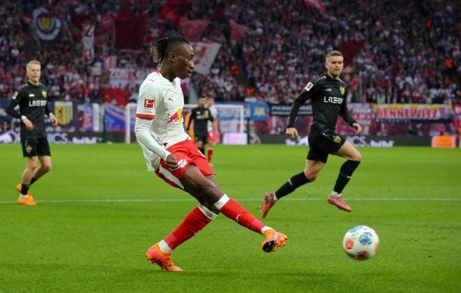 Deutschland: Fussball Bundesliga 2025 26, 9. Spieltag - RB Leipzig vs VfB Stuttgart - Red Bull Arena -Stadion (Leipzig): Yan Diomande (RB Leipzig, 49) Leipzig Copyright: xAymanxAlahmedx