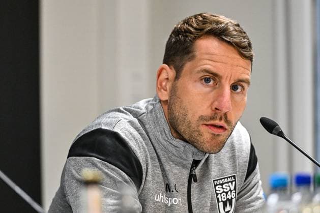 GER, 3. Liga, SSV Ulm 1846 vs VfB Stuttgart II 01.11.2025, Donaustadion, Ulm, GER, 3. Liga, SSV Ulm 1846 vs VfB Stuttgart II, im Bild Moritz Glasbrenner (SSV Ulm), Pressekonferenz nach Spielende
