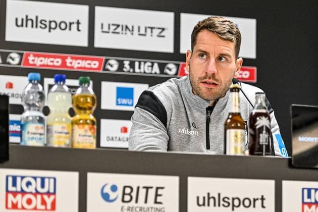 GER, 3. Liga, SSV Ulm 1846 vs VfB Stuttgart II 01.11.2025, Donaustadion, Ulm, GER, 3. Liga, SSV Ulm 1846 vs VfB Stuttgart II, im Bild Moritz Glasbrenner (SSV Ulm), Pressekonferenz nach Spielende