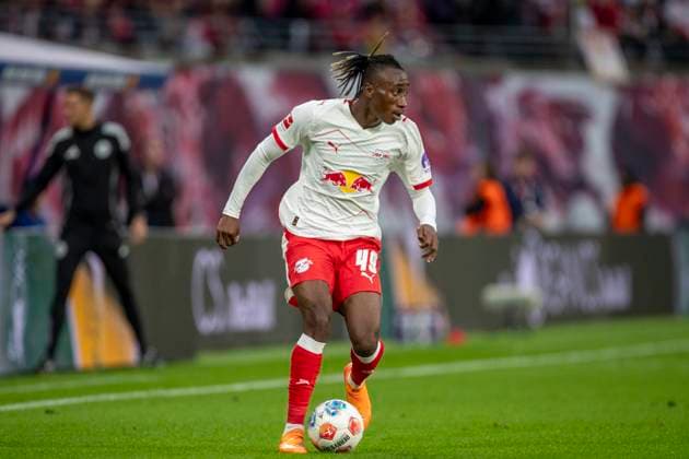 GER, Leipzig, Fußball, DFL Bundesliga, 9. Spieltag, RB Leipzig vs. VFB Stuttgart im Bild v.l.: Yan Diomande (RB Leipzig 49), 01.11.2025, Red-Bull Arena Leipzig DFL DFB REGULATIONS PROHIBIT ANY USE OF PHOTOGRAPHS AS IMAGE SEQUENCES AND OR QUASI-VIDEO, Copyright: HMBxMedia PaulxFritz