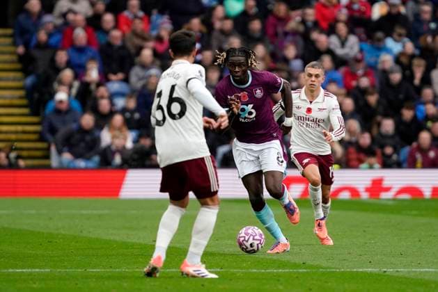 Burnley v Arsenal FC, Burnley, UK - 18 Oct 2025 Lesley Ugochukwu of Burnley FC during the Premier League match between Burnley and Arsenal FC at Turf Moor, Burnley on 18 October 2025 ( Burnley Turf Moor Burnley England Copyright: xHarryxCornish PPAUKx PPA-226715