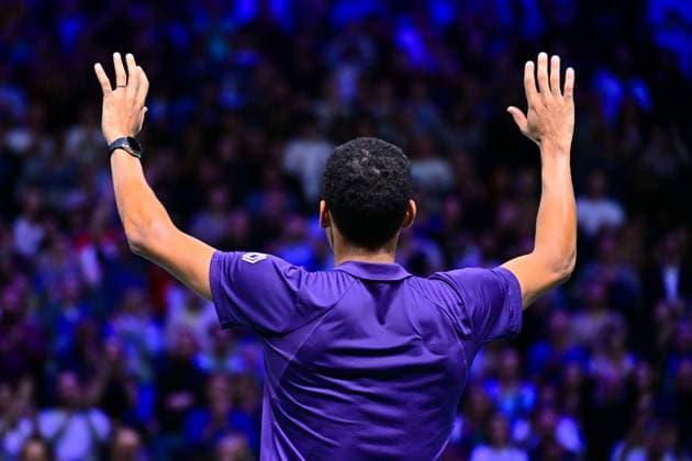 TENNIS : Rolex Paris Masters - Paris - 01 11 2025 Felix Auger Aliassime ( Canada ) celebrates his victory during the Rolex Paris Masters at Paris La Defense Arena on November 01, 2025 in Nanterre, France. (Photo by Federico Pestellini PSNewz ) ParisFrance  Copyright: xFedericoxPestellinix