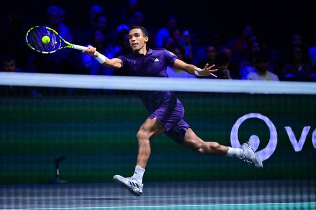 TENNIS : Rolex Paris Masters - Paris - 01 11 2025 Felix Auger Aliassime ( Canada ) during the Rolex Paris Masters at Paris La Defense Arena on November 01, 2025 in Nanterre, France. (Photo by Federico Pestellini PSNewz ) ParisFrance  Copyright: xFedericoxPestellinix