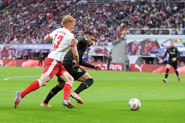 RB Leipzig vs. VfB Stuttgart, 01.11.2025 LEIPZIG, DEUTSCHLAND - NOVEMBER 1: Deniz Undav (26, VfB Stuttgart) vor Nicolas Seiwald (13, RB Leipzig) während des Bundesliga-Spiels zwischen RB Leipzig vs. VfB Stuttgart in der Red Bull Arena am 9. Spieltag der 1. Bundesliga am November 1, 2025 in Leipzig, Deutschland. DFL REGULATIONS PROHIBIT ANY USE OF PHOTOGRAPHS AS IMAGE SEQUENCES AND OR QUASI-VIDEO. Copyright: xBEAUTIFULxSPORTS JanxKaeferx