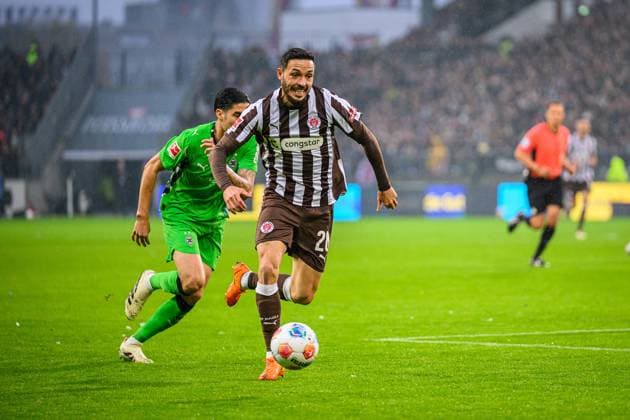 Fußball I Herren I Saison 2025-2026 I Bundesliga I 9. Spieltag I FC St. Pauli - Borussia Mönchengladbach I 01.11.2025 Mathias Pereira Lage (28, FC St. Pauli) Hamburg Millerntor-Stadion Hamburg Deutschland Copyright: xLobecax xHenningxRohlfsx