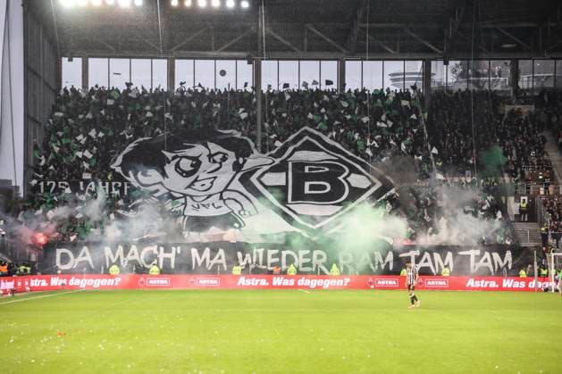 Fussball: 1. Bundesliga, FC St. Pauli - Borussia Mönchengladbach, Hamburg, 01.11.2025 Borussia Mönchengladbach-Fans