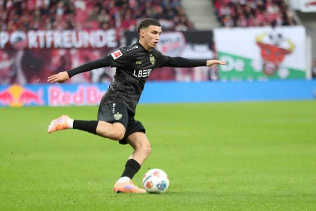 RB Leipzig vs. VfB Stuttgart, 01.11.2025 LEIPZIG, DEUTSCHLAND - NOVEMBER 1: Bilal El Khannouss (11, VfB Stuttgart) während des Bundesliga-Spiels zwischen RB Leipzig vs. VfB Stuttgart in der Red Bull Arena am 9. Spieltag der 1. Bundesliga am November 1, 2025 in Leipzig, Deutschland. DFL REGULATIONS PROHIBIT ANY USE OF PHOTOGRAPHS AS IMAGE SEQUENCES AND OR QUASI-VIDEO. Copyright: xBEAUTIFULxSPORTS JanxKaeferx