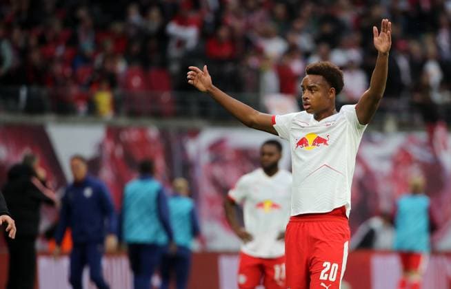GER, 1.Bundesliga, RB Leipzig - VfB Stuttgart 01.11.2025, Leipzig, Red Bull Arena, GER, Saison 2025 2026, 1.Bundesliga, 09.Spieltag, RasenBallsport Leipzig vs VfB Stuttgart im Bild Assan Ouedraogo (Leipzig) DFL regulations prohibit any use of photographs as image sequences and or quasi-video