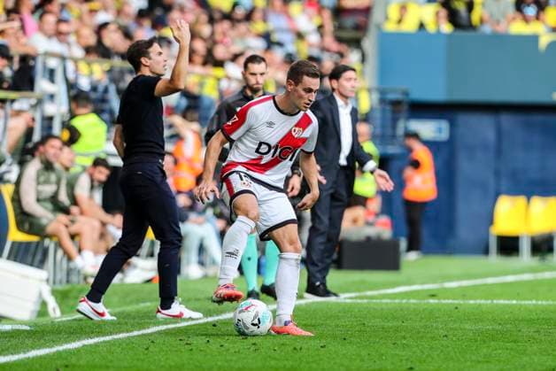 November 1, 2025, Villarreal, Castellon, SPAIN: Jorge de Frutos of Rayo Vallecano in action during the Spanish league, LaLiga EA Sports, football match played between Villarreal CF and Rayo Vallecano at La Ceramica stadium on November 1, 2025, in Villarreal, Spain. Villarreal SPAIN - ZUMAa181 20251101_zaa_a181_086 Copyright: xIvanxTerronx