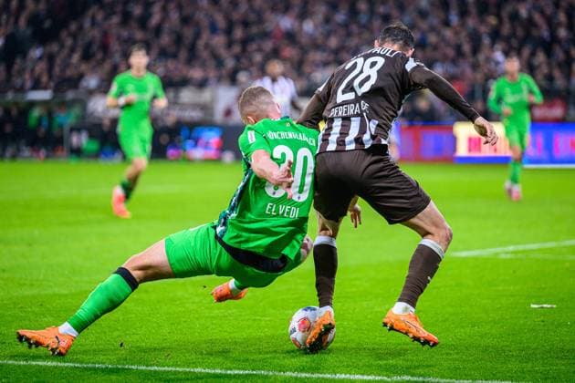 Fußball I Herren I Saison 2025-2026 I Bundesliga I 9. Spieltag I FC St. Pauli - Borussia Mönchengladbach I 01.11.2025 Nico Elvedi (30, Borussia Mönchengladbach), Mathias Pereira Lage (28, FC St. Pauli) Hamburg Millerntor-Stadion Hamburg Deutschland Copyright: xLobecax xHenningxRohlfsx
