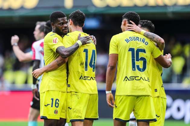 November 1, 2025, Villarreal, Castellon, SPAIN: Santi Comesana of Villarreal CF celebrates a goal with teammates during the Spanish league, LaLiga EA Sports, football match played between Villarreal CF and Rayo Vallecano at La Ceramica stadium on November 1, 2025, in Villarreal, Spain. Villarreal SPAIN - ZUMAa181 20251101_zaa_a181_109 Copyright: xIvanxTerronx