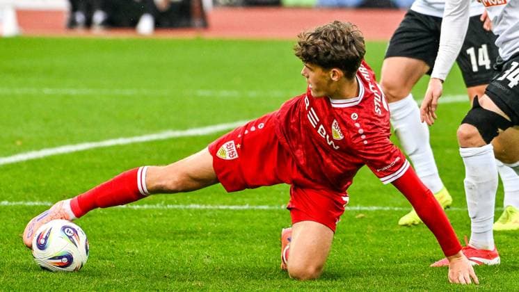 GER, 3. Liga, SSV Ulm 1846 vs VfB Stuttgart II 01.11.2025, Donaustadion, Ulm, GER, 3. Liga, SSV Ulm 1846 vs VfB Stuttgart II, im Bild Lauri Lukas Penna (Stuttgart, 7)