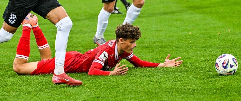 GER, 3. Liga, SSV Ulm 1846 vs VfB Stuttgart II 01.11.2025, Donaustadion, Ulm, GER, 3. Liga, SSV Ulm 1846 vs VfB Stuttgart II, im Bild Lauri Lukas Penna (Stuttgart, 7)
