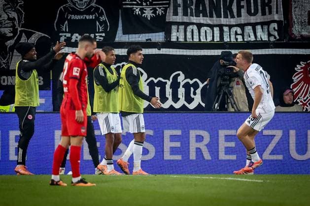 Rasmus Kristensen 13 (Eintracht Frankfurt), rechts, jubelt ueber seinen Treffer zum 1:1, 1.FC Heidenheim 1846 vs. Eintracht Frankfurt, Fussball, Maenner, DFL, Bundesliga, Saison 2025 2026, Voith Arena, 9. Spieltag, 01.11.2025 Heidenheim Baden-Wuerttemberg Deutschland