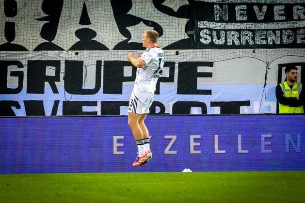 Rasmus Kristensen 13 (Eintracht Frankfurt), rechts, jubelt ueber seinen Treffer zum 1:1, 1.FC Heidenheim 1846 vs. Eintracht Frankfurt, Fussball, Maenner, DFL, Bundesliga, Saison 2025 2026, Voith Arena, 9. Spieltag, 01.11.2025 Heidenheim Baden-Wuerttemberg Deutschland