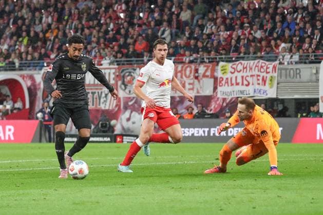 01.11.2025, xgox, Fussball 1.Bundesliga, RB Leipzig - VfB Stuttgart emspor, v.l. Tor zum 2:1 durch Tiago Tomas (Stuttgart, 8) (DFL DFB REGULATIONS PROHIBIT ANY USE OF PHOTOGRAPHS as IMAGE SEQUENCES and or QUASI-VIDEO) Leipzig
