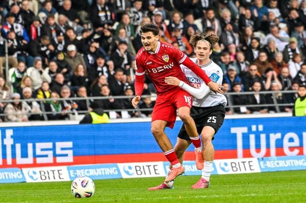 GER, 3. Liga, SSV Ulm 1846 vs VfB Stuttgart II 01.11.2025, Donaustadion, Ulm, GER, 3. Liga, SSV Ulm 1846 vs VfB Stuttgart II, im Bild Lenny Remo Meyer (Stuttgart, 16), Elias Löder Loeder (SSV Ulm, 25)