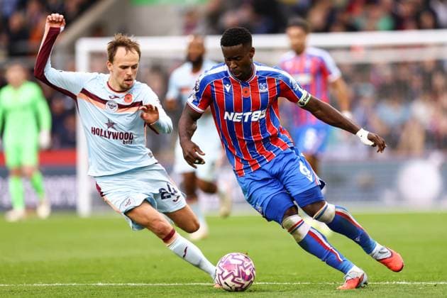 Crystal Palace v Brentford 01 November 2025, London - Premier League Football - Crystal Palace v Brentford - Marc Guehi of Crystal Palace and Mikkel Damsgaard of Brentford - Photo: Jacques Feeney Offside. London UK Copyright: xJacquesxFeeneyx xOffsidexOffside