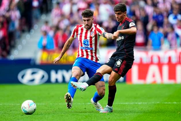 ESP: Atletico de Madrid-Sevilla FC . La Liga EA Sports. Date 11 Matteo Ruggeri of Atletico de Madrid and Juanlu Sanchez of Sevilla FC during the La Liga EA Sports match between Atletico de Madrid and Sevilla FC played at Riyadh Metropolitano Stadium on November 01, 2025 in Madrid, Spain. kpng Copyright: xCesarxCebollax xPRESSINx PS_251101_ATM_SEV_011