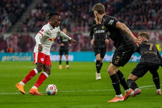 Deutschland, Fussball, 1. Bundesliga, 9. Spieltag, 2025 2026, RB Leipzig - VfB Stuttgart am 01.11. in Leipzig (Red Bull Arena): Auf dem Weg zum 2:0 Yan Diomande (RB Leipzig 49) Copyright: xSvenxHeidmannx