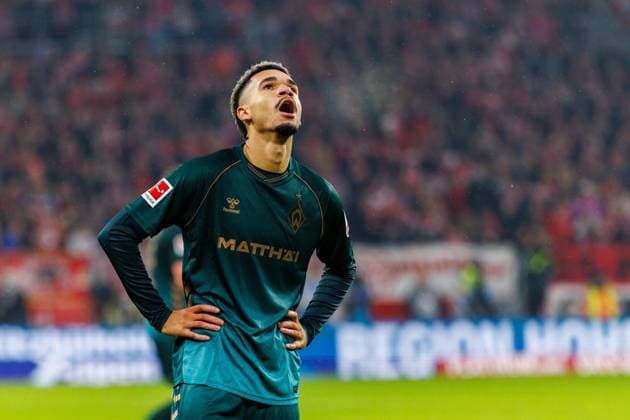1. Fußball Bundesliga: 1. FSV Mainz 05 - Werder Bremen, 01.11.2025 Justin Njinmah (SV Werder Bremen, 11) stemmt die Hände frustriert an die Seite Spiel vom 9. Spieltag der Fußball Bundesliga zwischen 1. FSV Mainz 05 und Borussia Dortmund in der MEWA Arena am 27.09.2025 DFL DFB regulations prohibit any use of photographs as image sequences and or quasi-video. Copyright: xBEAUTIFULxSPORTS Hahnex