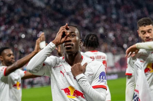 Deutschland, Fussball, 1. Bundesliga, 9. Spieltag, 2025 2026, RB Leipzig - VfB Stuttgart am 01.11. in Leipzig (Red Bull Arena): Torjubel 2:0 Yan Diomande (RB Leipzig 49) Copyright: xSvenxHeidmannx