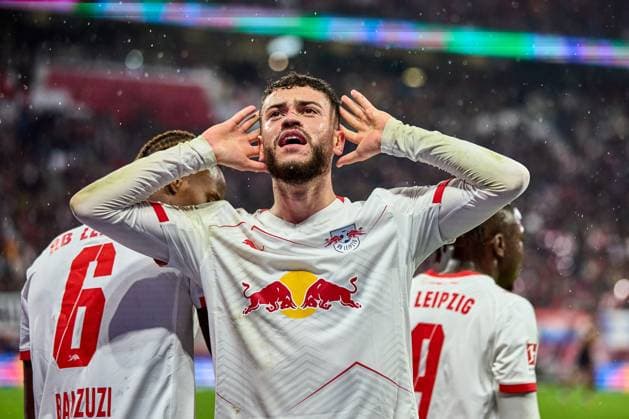 01.11.2025, Fußball, Männer, Bundesliga, 2025 2026, RB Leipzig - VfB Stuttgart Romulo (40, RB Leipzig), Jubel nach 3:1 Leipzig Red Bull Arena Sachsen Deutschland