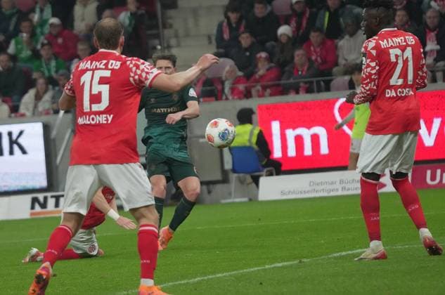 GER, 1.FBL, 1.FSV Mainz 05 vs Werder Bremen 01.11.2025, MEWA Arena, Mainz, GER, 1.FBL, 1.FSV Mainz 05 vs Werder Bremen , im Bild Jens Stage (Bremen) erzielt das Tor zum 1:1. DFL regulations prohibit any use of photographs as image sequences and or quasi-video.