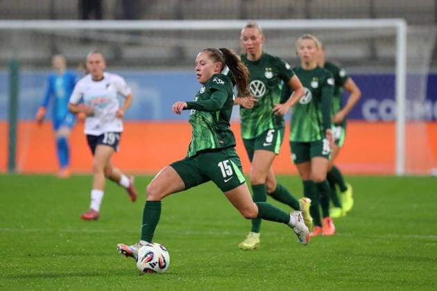 VfL - Hoffenheim, BL Frauen Wolfsburg, 01.11.2025, FUßBALL - VfL Wolfsburg vs. TSG 1899 Hoffenheim, Google Pixel Frauen-Bundesliga, Saison 2025 26. Janou Levels (VfL Wolfsburg) Wolfsburg
