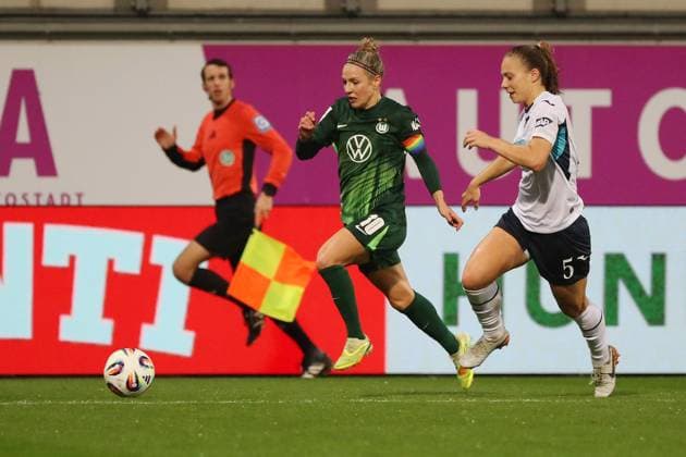 VfL - Hoffenheim, BL Frauen Wolfsburg, 01.11.2025, FUßBALL - VfL Wolfsburg vs. TSG 1899 Hoffenheim, Google Pixel Frauen-Bundesliga, Saison 2025 26. Svenja Huth (VfL Wolfsburg), Jamilla Rankin (TSG 1899 Hoffenheim) Wolfsburg