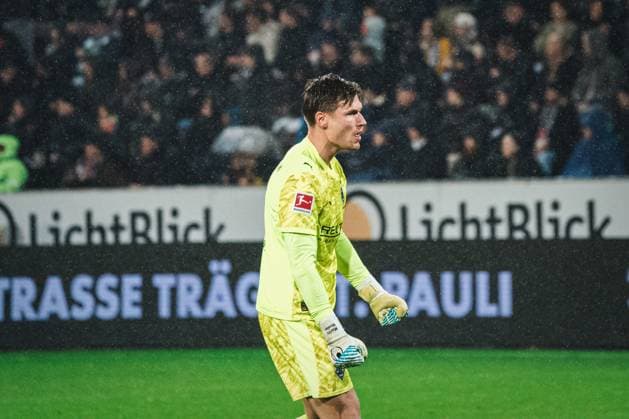 1. Bundesliga: FC St. Pauli - Borussia Mönchengladbach, 01.11.25 Moritz Nicolas (Borussia Mönchengladbach, 33) jubelt; Fussball, 1. Bundesliga 2025 2026, 9. Spieltag: FC St. Pauli - Borussia Mönchengladbach am 01.11.2025 im Millerntor-Stadion, Hamburg DFB DFL REGULATIONS PROHIBIT ANY USE OF PHOTOGRAPHS AS IMAGE SEQUENCES AND OR QUASI-VIDEO. Copyright: xBEAUTIFULxSPORTS Tonhäuserx