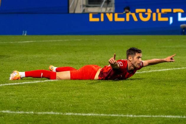 Das Tor von Marvin Pieringer (FC Heidenheim, 18) wird aberkannt, GER, 1. FC Heidenheim 1846 vs. Eintracht Frankfurt, Fussball, 1. Bundesliga, 9. Spieltag, Spielzeit 2025 2026, 01.11.2025, DFL REGULATIONS PROHIBIT ANY USE OF PHOTOGRAPHS AS IMAGE SEQUENCES AND OR QUASI-VIDEO, GER, 1. FC Heidenheim 1846 vs. Eintracht Frankfurt, Fussball, 1. Bundesliga, 9. Spieltag, Spielzeit 2025 2026, 01.11.2025, Heidenheim Copyright: xEibner-Pressefoto EdwardxCheungx EP_ECG