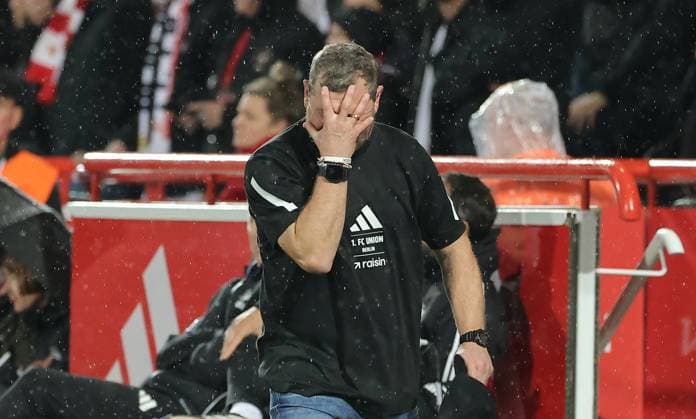 Trainer Steffen Baumgart unzufrieden mit Schiedsrichter Sören Storks Fußball Fussball Bundesliga Herren DFL 9. Spieltag Saison 2025 2026 01.11.2025 1.FC Union Berlin FCU vs. SC Freiburg SCF DFL regulations prohibit any use of photographs as image sequences and or quasi-video. *** Coach Steffen Baumgart unhappy with referee Sören Storks Sport Fußball Fußball Bundesliga Herren DFL 9 Spieltag Saison 2025 2026 01 11 2025 1 FC Union Berlin FCU vs SC Freiburg SCF DFL regulations prohibit any use of photographs as image sequences and or quasi video