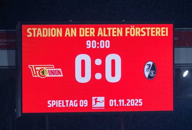 Fußball, Herren, Saison 2025 2026, 1. Bundesliga (9. Spieltag), 1. FC Union Berlin - SC Freiburg, Anzeigetafel mit 0:0-Endstand, 01.11.2025, Copyright: xMatthiasxKochx