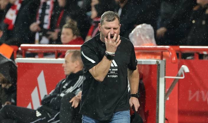 Trainer Steffen Baumgart unzufrieden mit Schiedsrichter Sören Storks Fußball Fussball Bundesliga Herren DFL 9. Spieltag Saison 2025 2026 01.11.2025 1.FC Union Berlin FCU vs. SC Freiburg SCF DFL regulations prohibit any use of photographs as image sequences and or quasi-video.