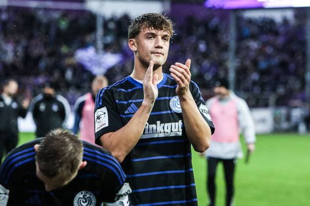 Fussball, 3.Liga Saison 2025 2026 13. Spieltag VfL Osnabrück - MSV Duisburg 01.11.2025, Bremer Brücke Ben Schlicke (MSV Duisburg, 40) Osnabrück Bremer Brücke Niedersachsen Deutschland