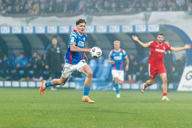 Ryan Naderi (Rostock) ; GER, FC Hansa Rostock vs. SC Verl, Fußball, Männer, 3. Liga, 13.Spieltag, Spielzeit 2025 2026, 01.11.2025 Rostock Ostseestadion Mecklenburg - Vorpommern Deutschland