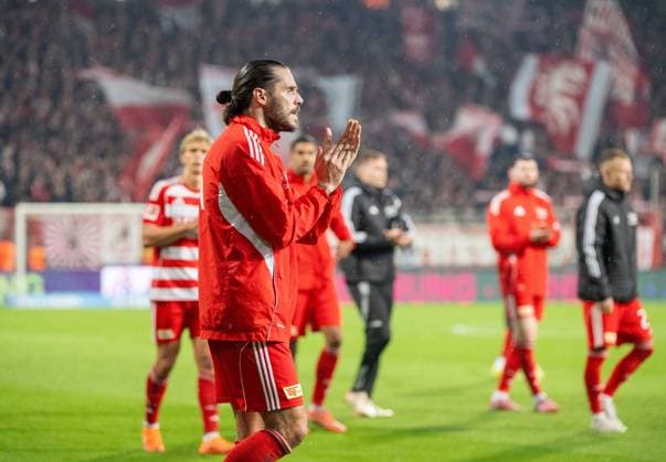 Fußball, Herren, Saison 2025 2026, 1. Bundesliga (9. Spieltag), 1. FC Union Berlin - SC Freiburg, Christopher Trimmel (1. FC Union), Enttäuschung nach Abpfiff, 01.11.2025, Copyright: xMatthiasxKochx