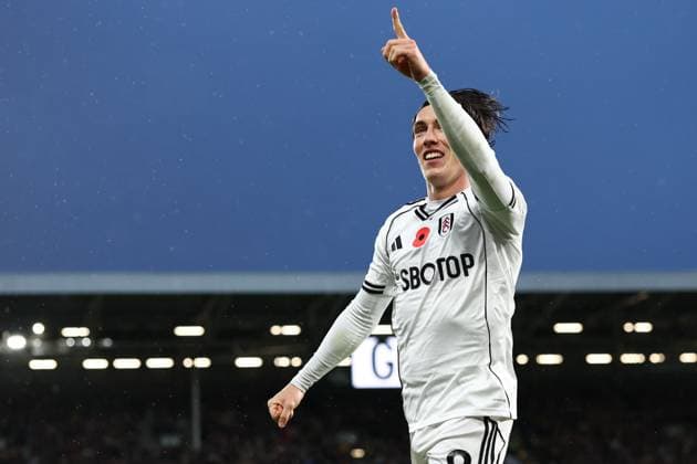 Harry Wilson of Fulham celebrates after scoring a goal (2-0) Fulham v Wolverhampton Wanderers, Premier League, Football, Craven Cottage, London, UK - 01 Nov 2025London Craven Cottage United Kingdom EDITORIAL USE ONLY No use with unauthorised audio, video, data, fixture lists, club league logos or live services. Online in-match use limited to 120 images, no video emulation. No use in betting, games or single club league player publications. Copyright: xSimonxDael Shutterstockx 15639934bc