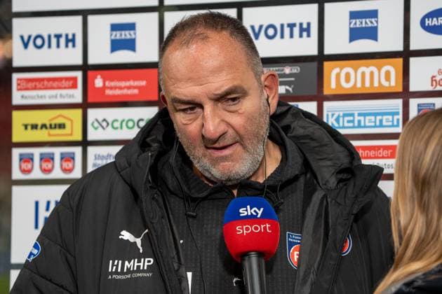 Interview fuer Sky von Frank Schmidt (FC Heidenheim, Chef-Trainer), GER, 1. FC Heidenheim 1846 vs. Eintracht Frankfurt, Fussball, 1. Bundesliga, 9. Spieltag, Spielzeit 2025 2026, 01.11.2025, DFL REGULATIONS PROHIBIT ANY USE OF PHOTOGRAPHS AS IMAGE SEQUENCES AND OR QUASI-VIDEO, GER, 1. FC Heidenheim 1846 vs. Eintracht Frankfurt, Fussball, 1. Bundesliga, 9. Spieltag, Spielzeit 2025 2026, 01.11.2025, Heidenheim Copyright: xEibner-Pressefoto EdwardxCheungx EP_ECG