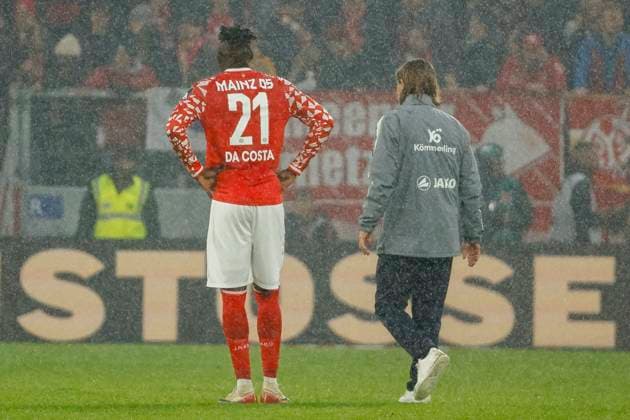 Danny da Costa (1.FSV Mainz, 21) und Bo Henriksen (1.FSV Mainz, Trainer) nach dem Spiel , Deutschland, Fussball, 1. Bundesliga, 9.Spieltag, 2025 2026, 1.FSV Mainz vs. Werder Bremen, 01.11.2025, Mewa Arena, Mainz, Deutschland Mainz Mewa Arena Rheinland-Pfalz Deutschland Copyright: xGrantxHubbsx