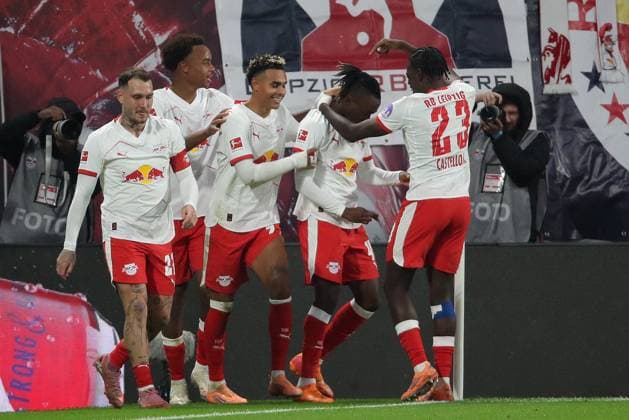 GER, 1.Bundesliga, RB Leipzig - VfB Stuttgart 01.11.2025, Leipzig, Red Bull Arena, GER, Saison 2025 2026, 1.Bundesliga, 09.Spieltag, RasenBallsport Leipzig vs VfB Stuttgart im Bild Torjubel Leipzig nach dem Tor zum 2:0 durch Yan Diomande (Leipzig), hier mit Castello Lukeba (Leipzig) DFL regulations prohibit any use of photographs as image sequences and or quasi-video